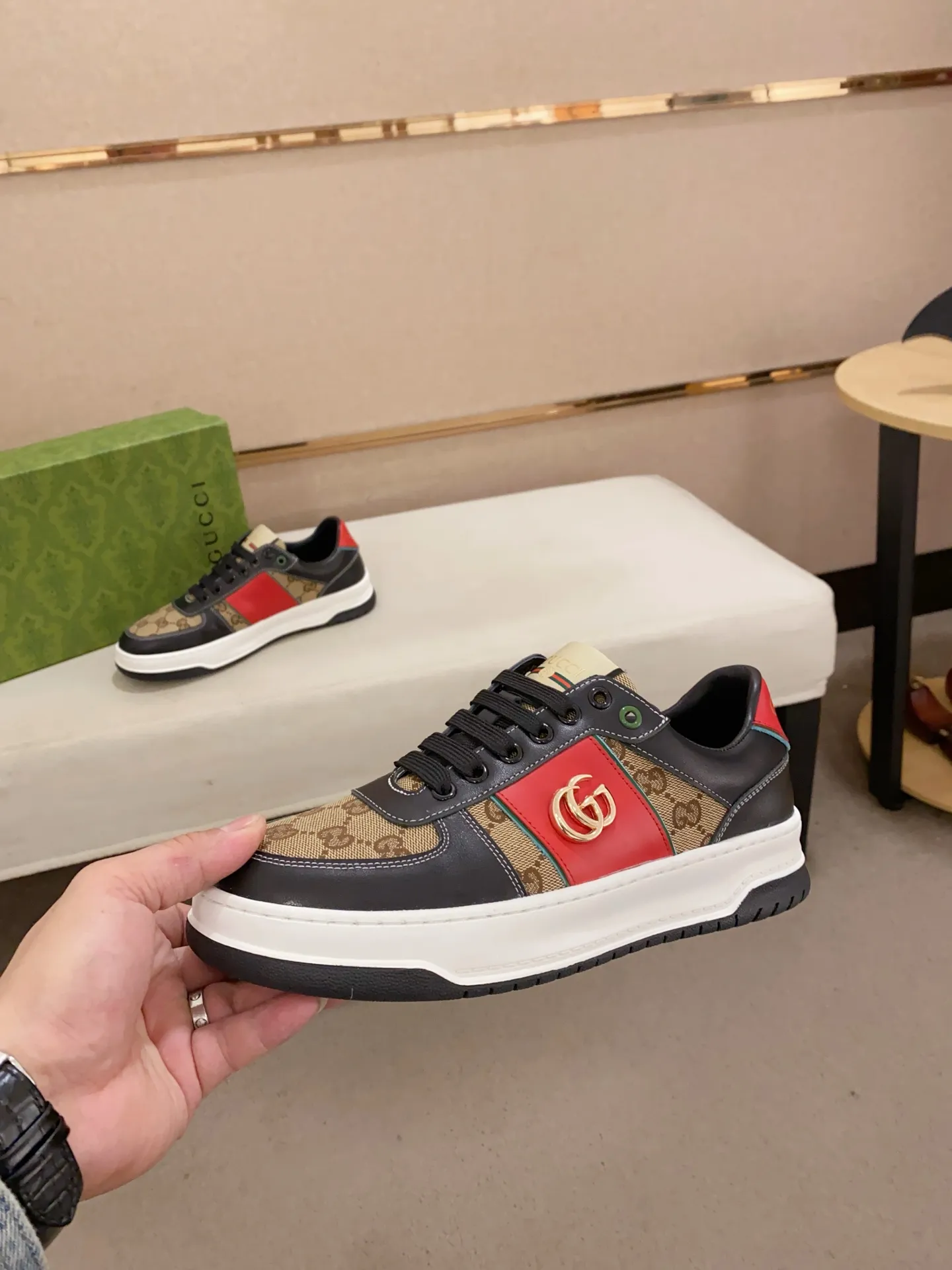 Men's clothing and shoes💰:400💰 (GUCCI) The latest model from the official website 🎁🎁Casual and fashionable men's shoes👟, hot style 💥The version is simple and elegant, exclusive for trendy men. Unique official website latest brand elements 👑Gucci original decoration, fashionable and generous, the fabric is original cowhide ✅sheepskin lining, the official website specifies wear-resistant casual outsole, the classic model is taken in kind at the counter🎬38-44 (45 is not returned or exchanged)